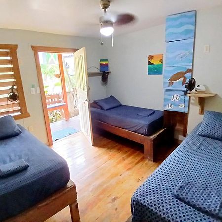 Roatan Backpackers' Hostel Sandy Bay Eksteriør bilde