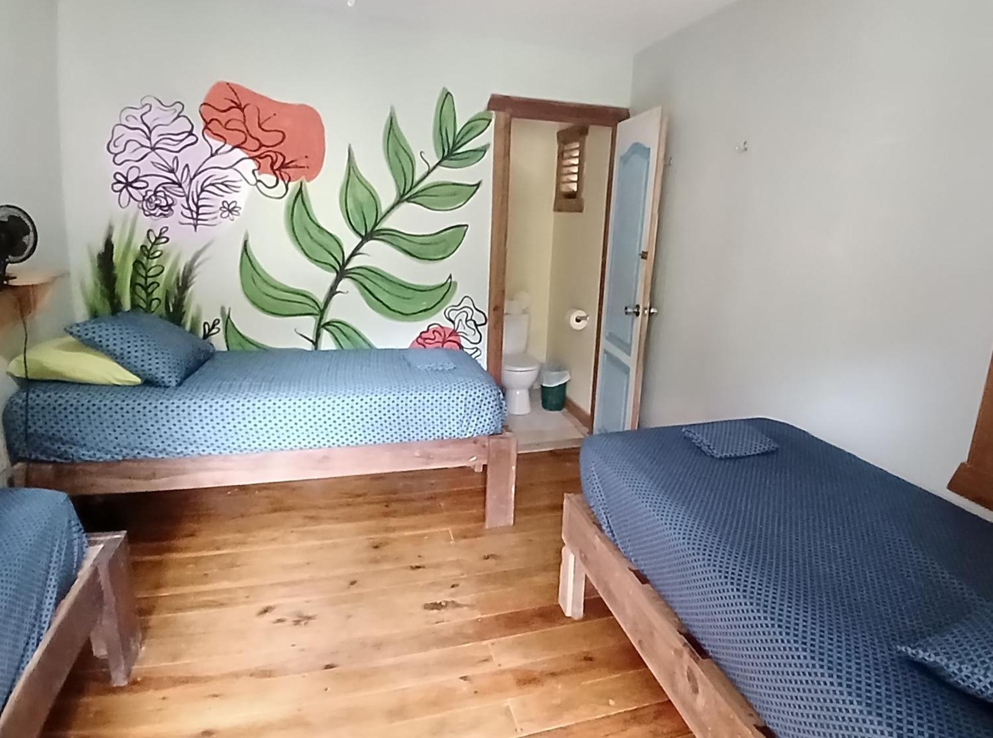 Roatan Backpackers' Hostel Sandy Bay Eksteriør bilde