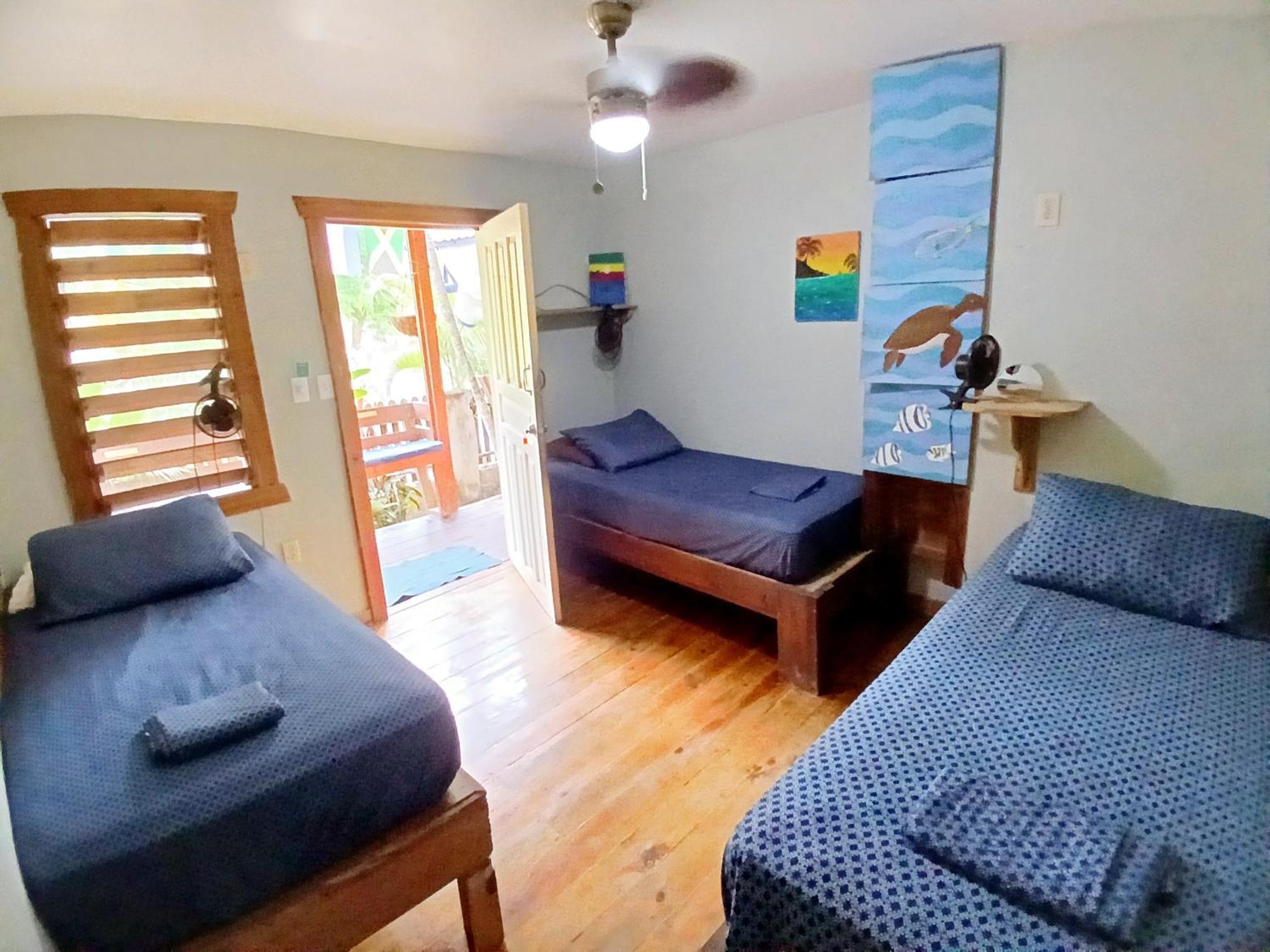 Roatan Backpackers' Hostel Sandy Bay Eksteriør bilde