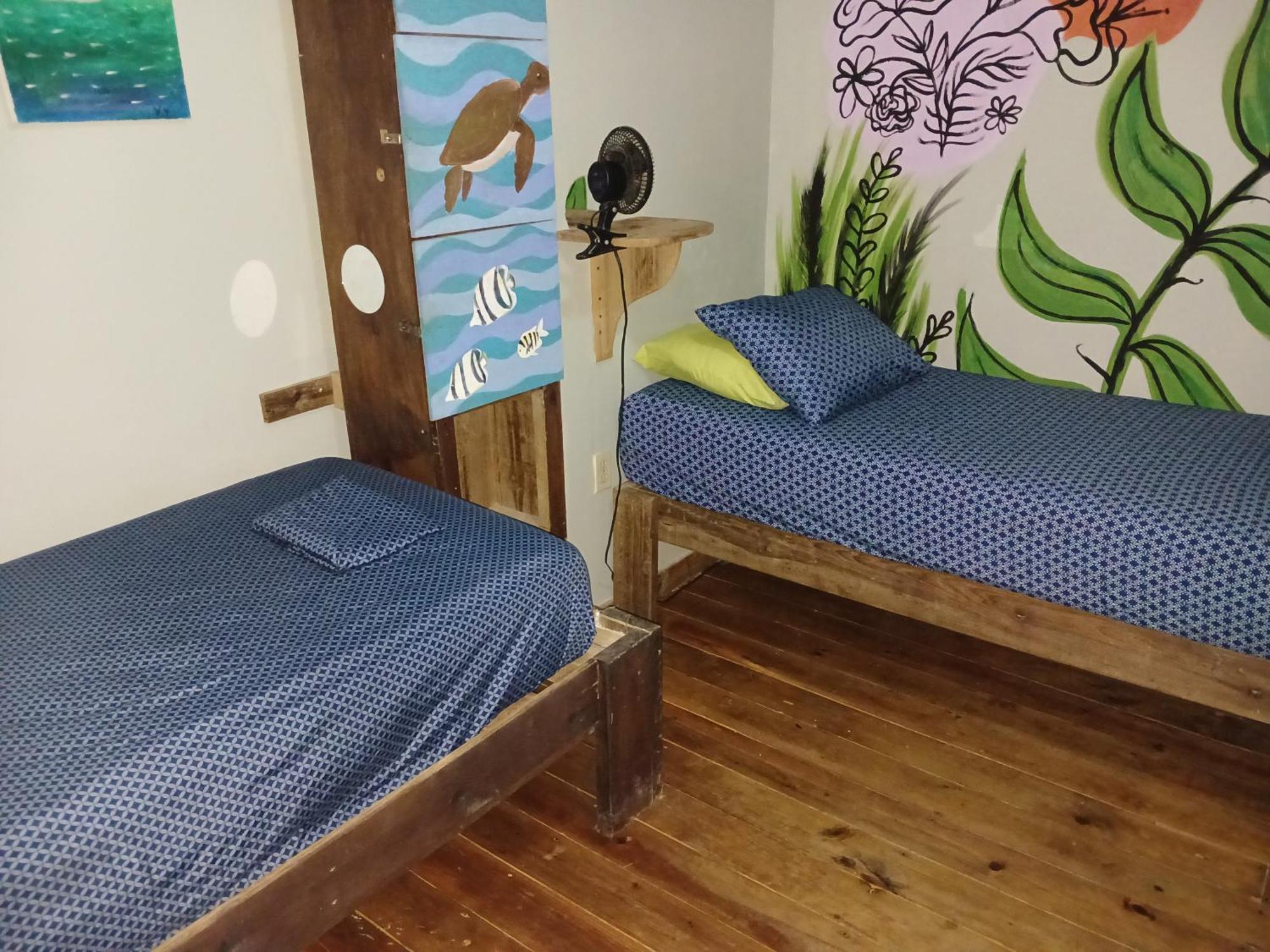Roatan Backpackers' Hostel Sandy Bay Eksteriør bilde