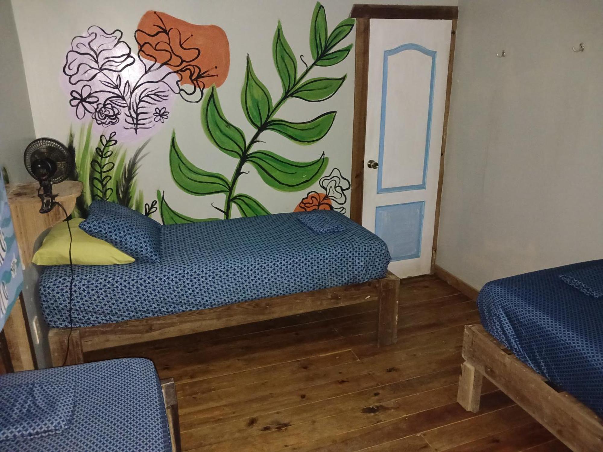 Roatan Backpackers' Hostel Sandy Bay Eksteriør bilde