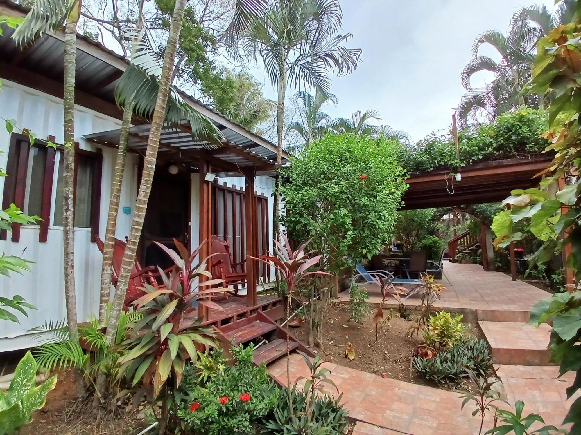 Roatan Backpackers' Hostel Sandy Bay Eksteriør bilde